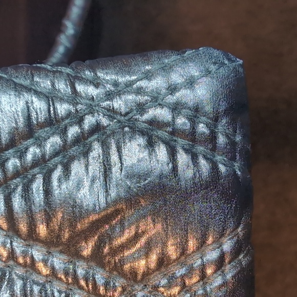 Baggallini Bubble Quilted Pattern Wristlet Clutch - Picture 12 of 12